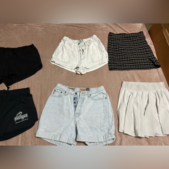 Selling brands Garage, The Hive, Urban Planet, Puma, and shein. - Picture 4 of 12